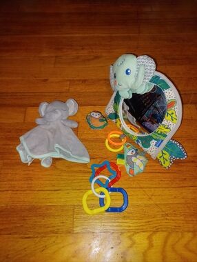 Infantino Discover & Play Mirror & Cloud Island Mint Green Elephant Sensory Toy
